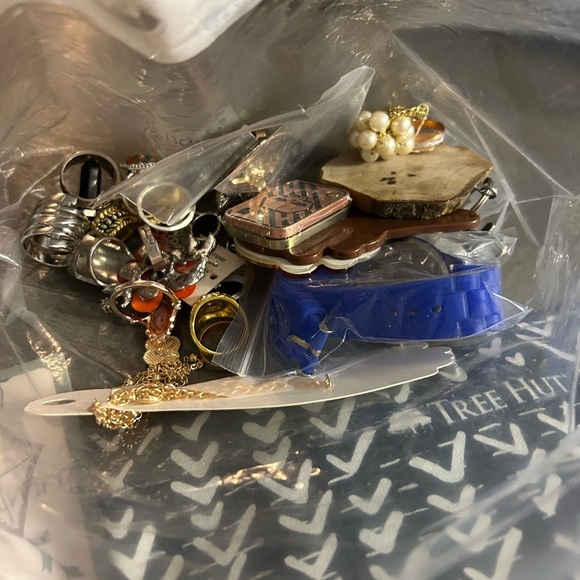 48 Piece Boho/Beaded Jewelry Bundle - Silver and Gold Tones ALL WEARABLE - LOT - Picture 6 of 9